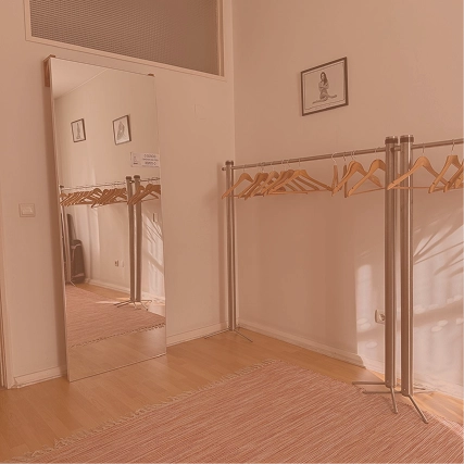 Vista do espaço de entrada da academia Vidya.